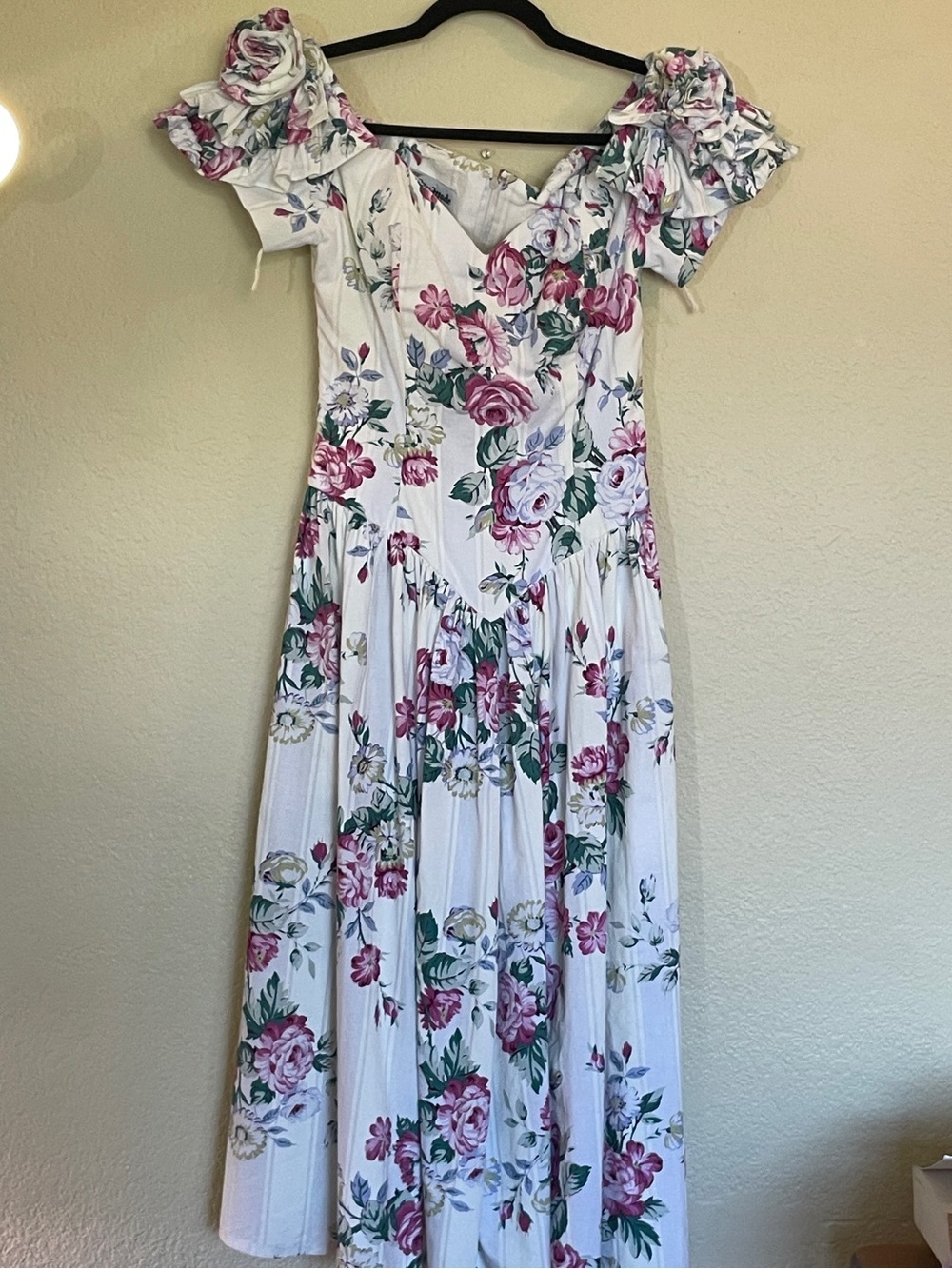 Vintage Nu-Mode Off-Shoulder White Midi Dress with Pink Rose Print